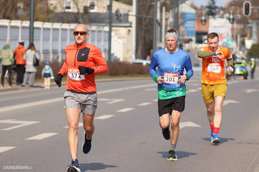 Bieg na dychę przez Pabianice