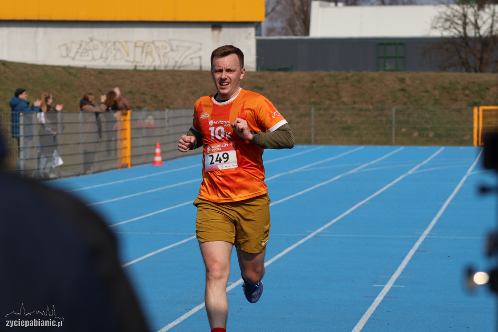 Bieg na dychę przez Pabianice