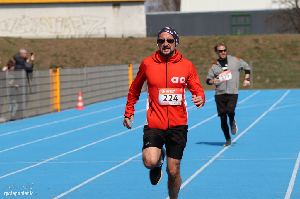 Bieg na dychę przez Pabianice