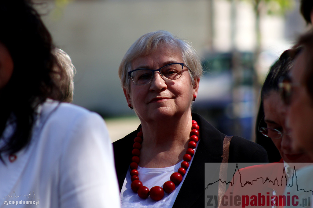 Ponad 300-metrowa biało-czerwona przy Zamkowej