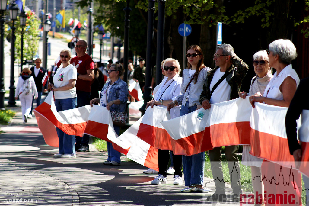 Ponad 300-metrowa biało-czerwona przy Zamkowej