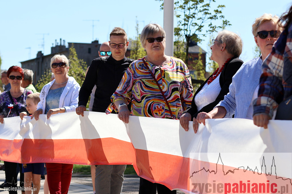 Ponad 300-metrowa biało-czerwona przy Zamkowej