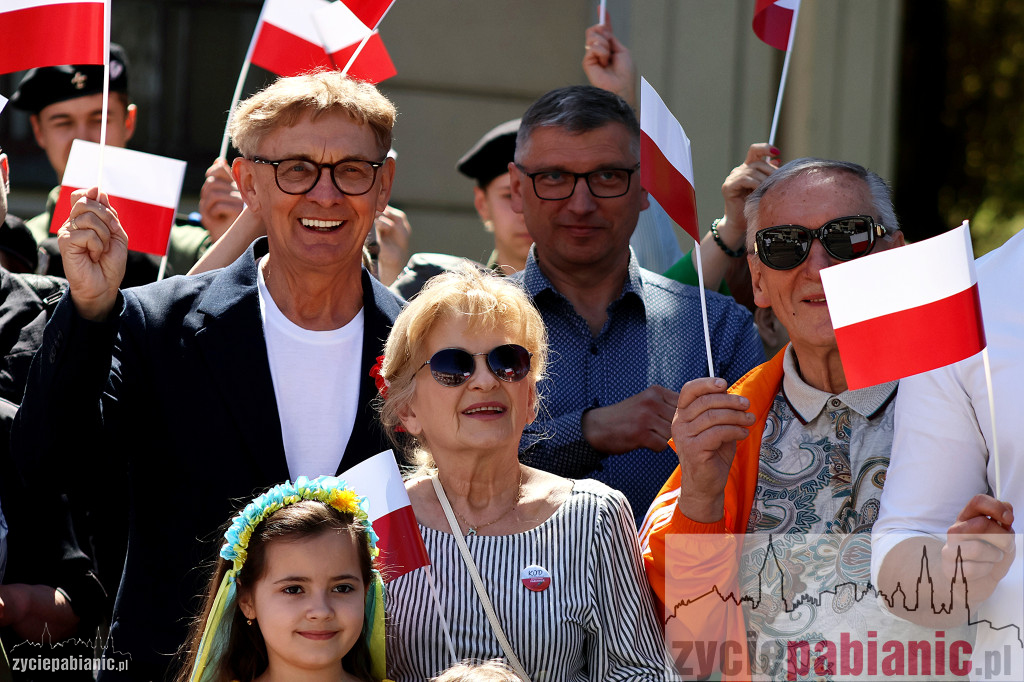 Ponad 300-metrowa biało-czerwona przy Zamkowej