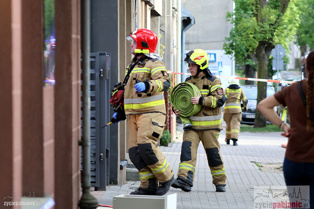 Pożar apartamentowca w centrum Pabianic