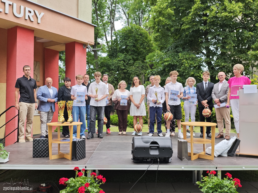Młodzi sportowcy nagrodzeni