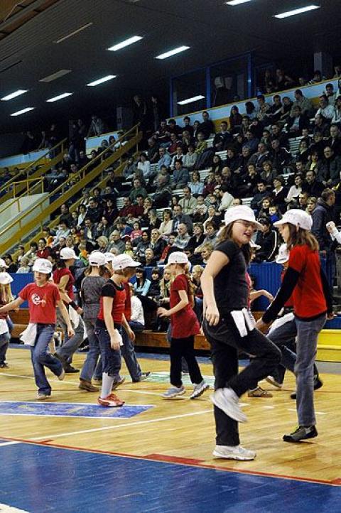 I i II grupa Ganeszu w kategorii tańca hip-hop (grupa wiekowa pow. 14 lat) zajęła odpowiednio 1. i 3. miejsce na Turnieju Tańca Dyskotekowego i Hip-Hop w Radomsku. Było to w sobotę, 8 grudnia.<br />
III miejsce w Łódzkich Konfrontacjach Tanecznych to kol