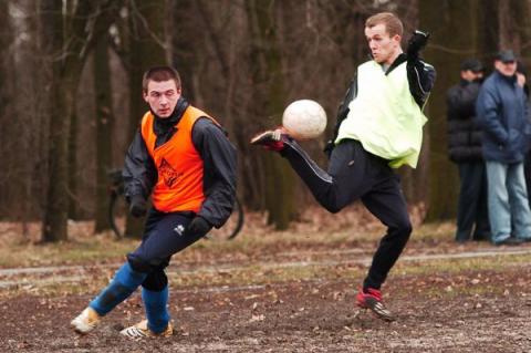 Zaczął się okres przygotowań pabianickich piłkarzy. Włókniarz przegrał dziś (sobota) sparingowy mecz z Pogonią II Łask-Kolumna 2:5. 