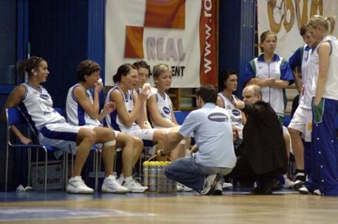 Koszykarki Hartmanna Pabianice pokonały Widzew Łódź 59:51 w rewanżowym meczu pierwszej fazy play off. Najskuteczniejsza była Joanna Bogacka, która zdobyła 20 punktów.