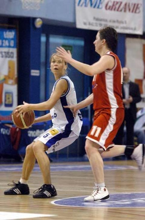 Koszykarki Hartmanna Pabianice pokonały Widzew Łódź 59:51 w rewanżowym meczu pierwszej fazy play off. Najskuteczniejsza była Joanna Bogacka, która zdobyła 20 punktów.