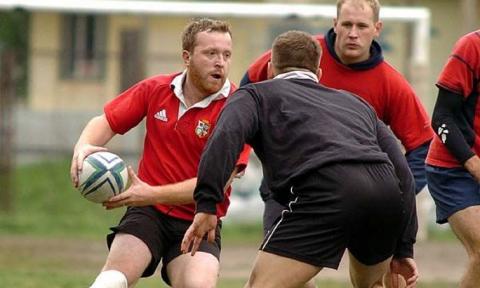 <p>Pabianicka drużyna Fabrykanci, zorganizowała pierwszy w historii turniej rugby nad Dobrzynką. Nasi rugbyści (w czerwonych strojach) zmierzyli się z zawodnikami z Łodzi i Ozorkowa.</p>