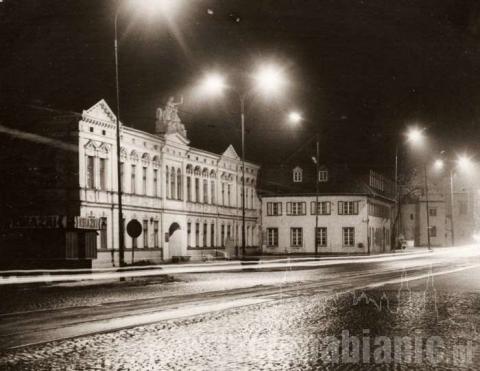 Ul. Zamkowa nocą. Rok 1989. Fot. Tadeusz Pawlak