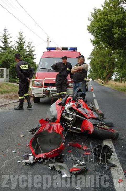 Rozpoczął się sezon motocyklowy. Miłośnicy dwóch kółek wyjechali na drogi. Niektórych ponosi brawura, dlatego policja apeluje o ostrożną jazdę