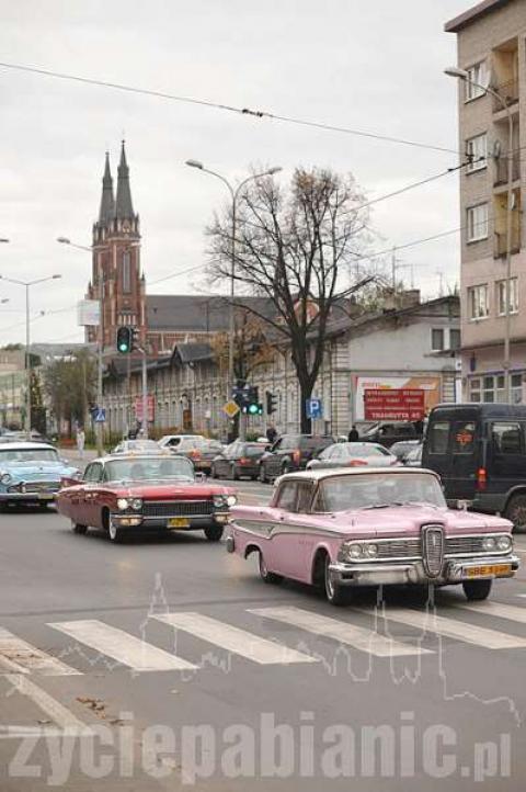 Zlot amerykańskich samochodów w Pabianicach.