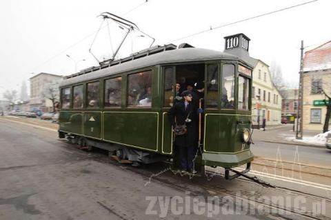 Zabytkowy tramwaj o nazwie Sanok jeździł w sobotę przez Pabianice.