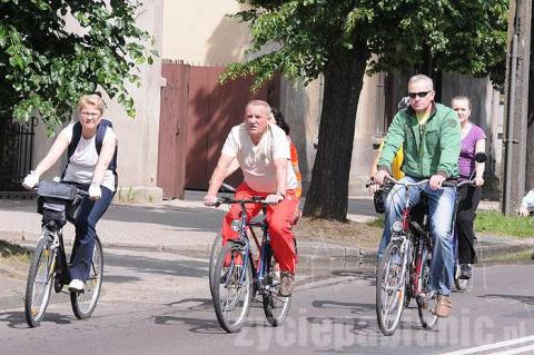 Kilkuset rowerzystów przejechało przez Pabianice w ramach XI Regionalnego Rajdu Rowerowego