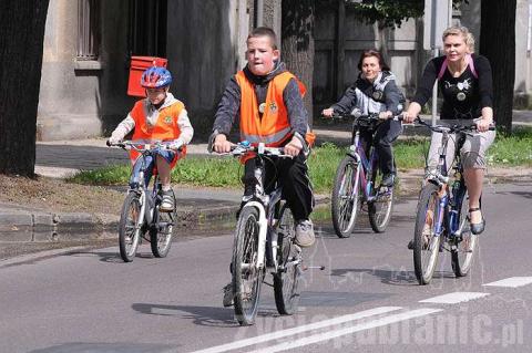 Kilkuset rowerzystów przejechało przez Pabianice w ramach XI Regionalnego Rajdu Rowerowego