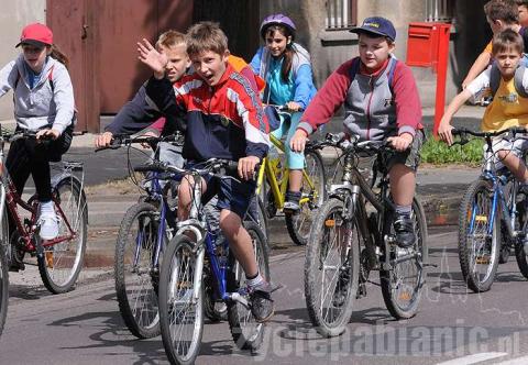 Kilkuset rowerzystów przejechało przez Pabianice w ramach XI Regionalnego Rajdu Rowerowego