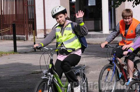 Kilkuset rowerzystów przejechało przez Pabianice w ramach XI Regionalnego Rajdu Rowerowego