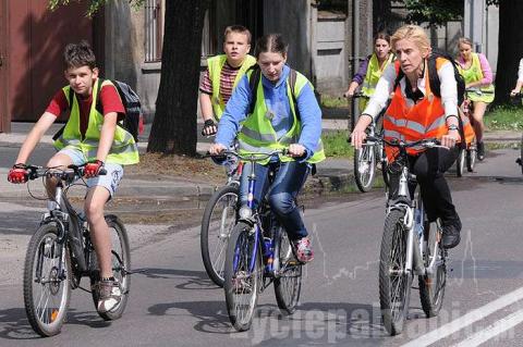 Kilkuset rowerzystów przejechało przez Pabianice w ramach XI Regionalnego Rajdu Rowerowego