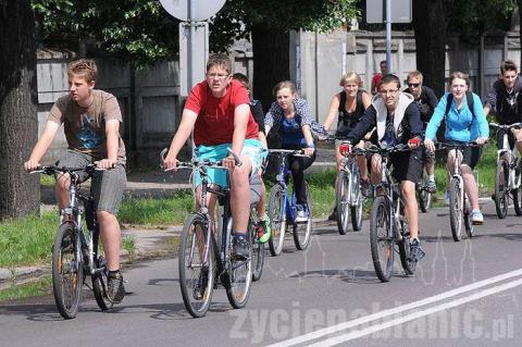 Kilkuset rowerzystów przejechało przez Pabianice w ramach XI Regionalnego Rajdu Rowerowego