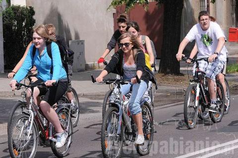 Kilkuset rowerzystów przejechało przez Pabianice w ramach XI Regionalnego Rajdu Rowerowego