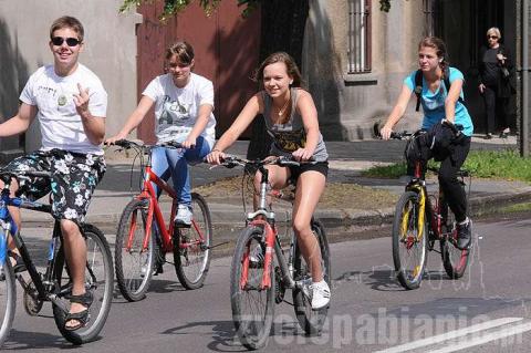 Kilkuset rowerzystów przejechało przez Pabianice w ramach XI Regionalnego Rajdu Rowerowego