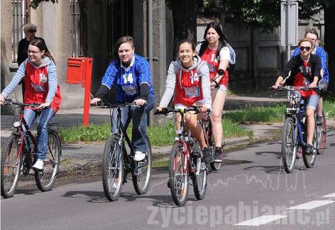 Kilkuset rowerzystów przejechało przez Pabianice w ramach XI Regionalnego Rajdu Rowerowego