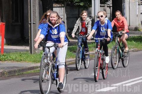 Kilkuset rowerzystów przejechało przez Pabianice w ramach XI Regionalnego Rajdu Rowerowego