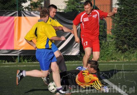 ​Mecz pokazowy z udziałem byłych świetnych piłkarzy Widzewa. Gwiazdy zmierzyły się z drużyną samorządowców (12:4)