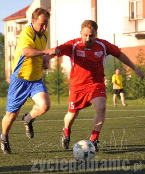 ​Mecz pokazowy z udziałem byłych świetnych piłkarzy Widzewa. Gwiazdy zmierzyły się z drużyną samorządowców (12:4)