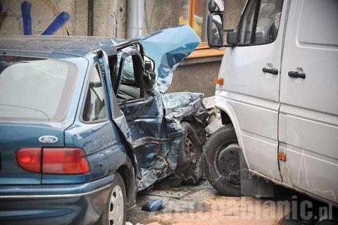 Wypadek na skrzyżowaniu ul. Gryzla i Brackiej. Jedna osoba trafiła do szpitala.