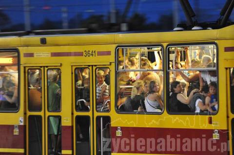 Tłumy pabianiczan na koncercie Dody. Zabrakło miejsca w tramwaju.