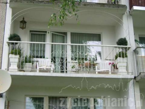 Balkon z bloku przy ul. Drewnowskiej 43/45