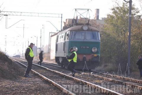 Rok temu w tym miejscu pod pociąg rzucił się meżczyzna. Zginął na miejscu