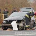 Dwa samochody zderzyły się na skrzyżowaniu Ossowskiego i Jaszuńskiego. Bmw wjechało w barierki na Świetlickiego