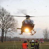 Śmigłowiec Lotniczego Pogotowia Ratunkowego wylądował na płycie bocznego boiska Włókniarza.