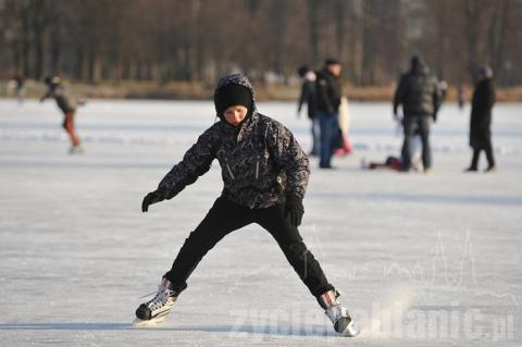 Miłośnicy łyżew mają gdzie pojeździć. Codziennie przez siedem dni w tygodniu będzie działać lodowisko na terenie Miejskiego Ośrodka Sportu i Rekreacji (ul. Bugaj 110).