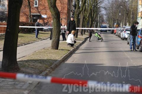 Dwóch mężczyzn szarpało się na ul. Cichej. Jeden dźgnął drugiego nożem