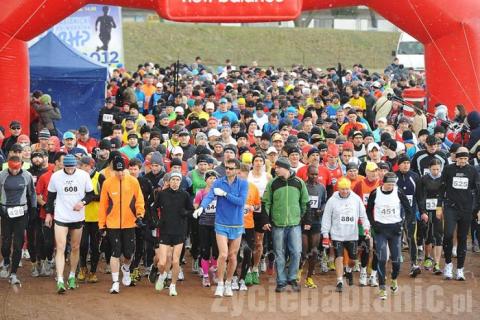 W II pabianickim półmaratonie ZHP pobiegło 627 zawodników. Było zimno i padał śnieg. Wygrał Sergii Okseniuk (nr 896) z Ukrainy 