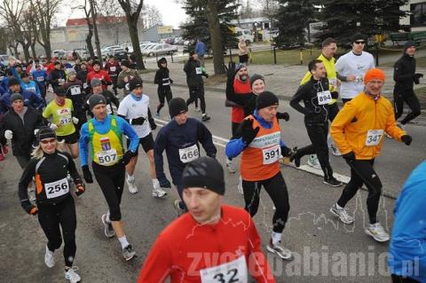 W II pabianickim półmaratonie ZHP pobiegło 627 zawodników. Było zimno i padał śnieg. Wygrał Sergii Okseniuk (nr 896) z Ukrainy 