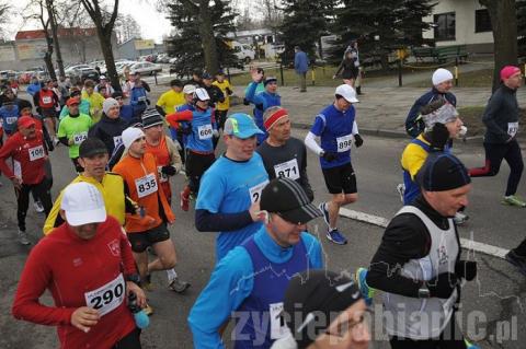 W II pabianickim półmaratonie ZHP pobiegło 627 zawodników. Było zimno i padał śnieg. Wygrał Sergii Okseniuk (nr 896) z Ukrainy 