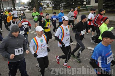 W II pabianickim półmaratonie ZHP pobiegło 627 zawodników. Było zimno i padał śnieg. Wygrał Sergii Okseniuk (nr 896) z Ukrainy 