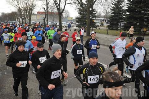 W II pabianickim półmaratonie ZHP pobiegło 627 zawodników. Było zimno i padał śnieg. Wygrał Sergii Okseniuk (nr 896) z Ukrainy 