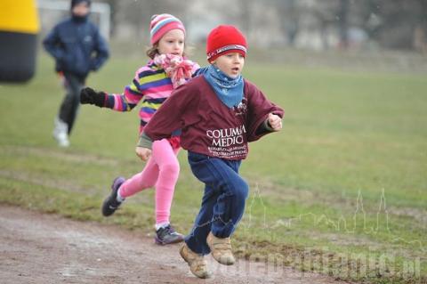 W II pabianickim półmaratonie ZHP pobiegło 627 zawodników. Było zimno i padał śnieg. Wygrał Sergii Okseniuk (nr 896) z Ukrainy 