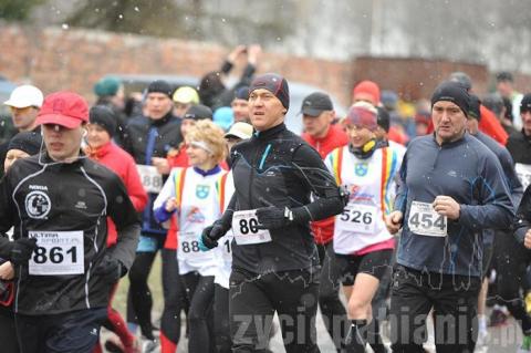 W II pabianickim półmaratonie ZHP pobiegło 627 zawodników. Było zimno i padał śnieg. Wygrał Sergii Okseniuk (nr 896) z Ukrainy 