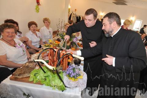 W Ksawerowie panie należące do kół gospodyń wiejskich pokazały jak powinien wyglądać stół wielkanocny.