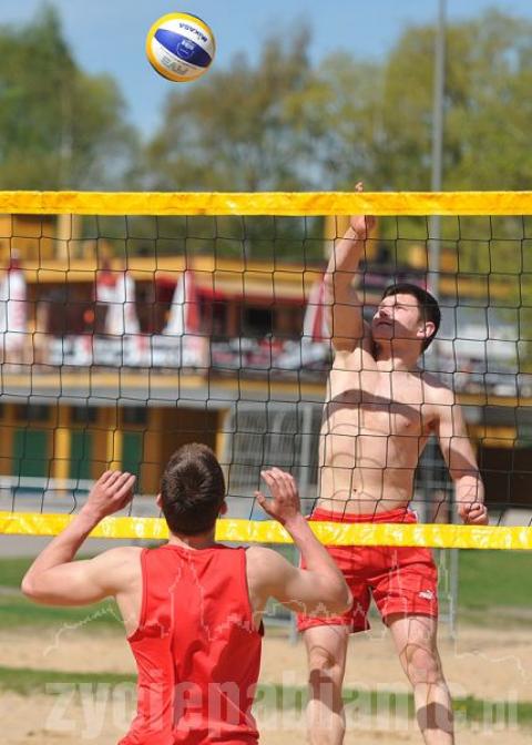 W sobotę 28 kwietnia na Lewitynie zainaugurowany został sezon siatkówki plażowej. W pierwszym turnieju zagrało 10 par. Wygrali: Andrzej Romanowski i Przemysław Pawłowski. 