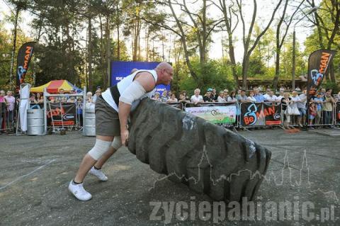 Siłacze z całej Polski zjechali do Pabianic, żeby walczyć o możliwość wyjazdu na zawody do Stanów Zjednoczonych. Wygrał Mateusz Ostaszewski - pseudonim Sumik.