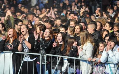 Kilka tysięcy osób bawiło się na Dniach Powiatu zorganizowanych przez Starostwo Powiatowe. Gwiazdą wieczoru był zespół Happysad.