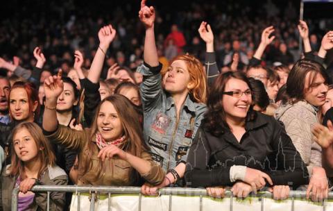 Kilka tysięcy osób bawiło się na Dniach Powiatu zorganizowanych przez Starostwo Powiatowe. Gwiazdą wieczoru był zespół Happysad.